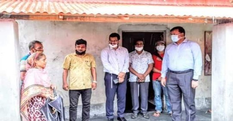 সাদুল্লাপুরে গৃহহীনদের ঘর পরিদর্শন করলেন অতিরিক্ত বিভাগীয় কমিশনার
