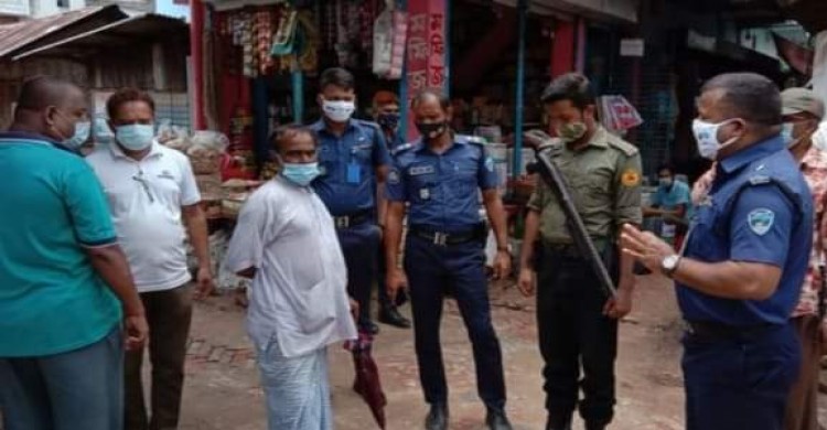 রামগড়ে ১৪ জন লকডাউন অমান্যকারীকে থানায় সোপর্দ