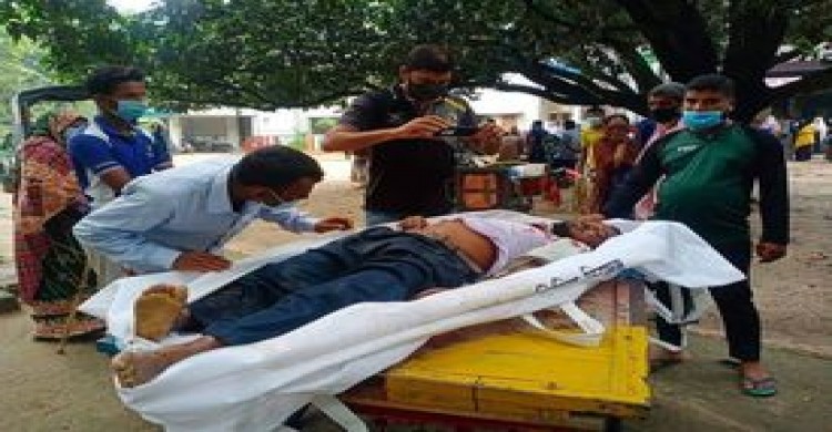 চাঁপাইনবাবগঞ্জে সড়ক দুর্ঘটনায়  বাবা নিহত ছেলে গুরুতর আহত