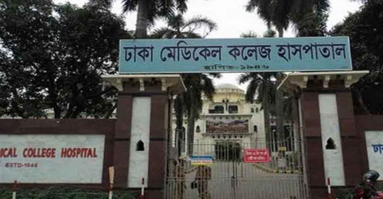 অসাবধানতার কারনে কোরবানি দিতে গিয়ে অনেকে আহত,ঢামেকে ভর্তি শতাধিক