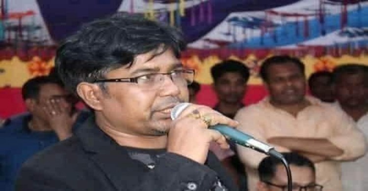 পলাশবাড়ীর হোসেনপুর ইউপি চেয়ারম্যান টিটু নৌকার মাঝি হতে চায়!