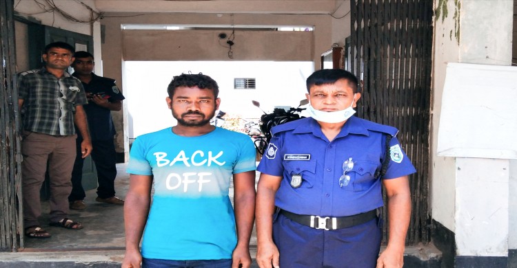 ঘোড়াঘাটে ৪০ লিটার চোলাই মদ সহ আটক ১