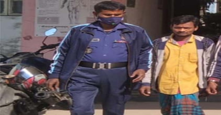 ধামইরহাটে থানা পুলিশ কর্তৃক ২বছরের সাজাপ্রাপ্ত পলাতক আসামীকে গেফতার